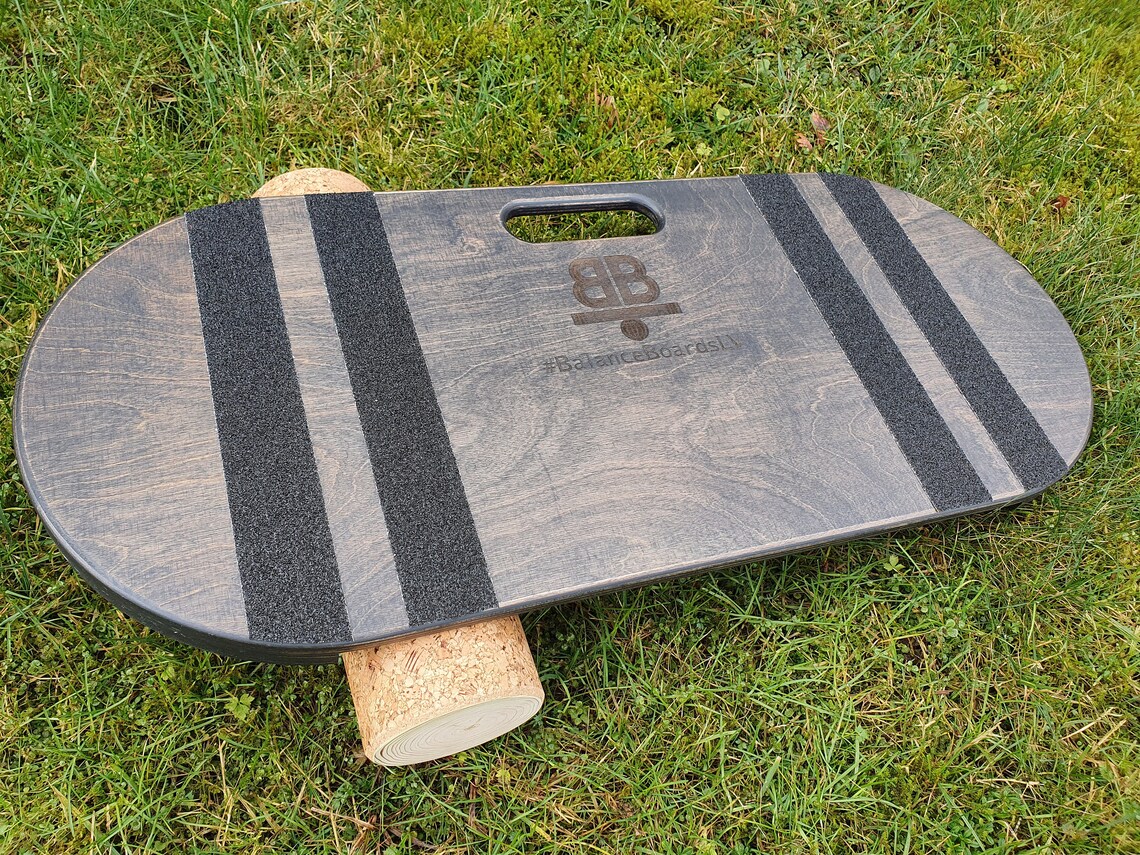 Tabla de equilibrio de madera rosa de Baltic Birch Plywood hecha a mano / rodillo de corcho