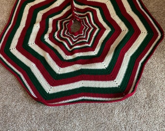 Crocheted Christmas tree Skirt