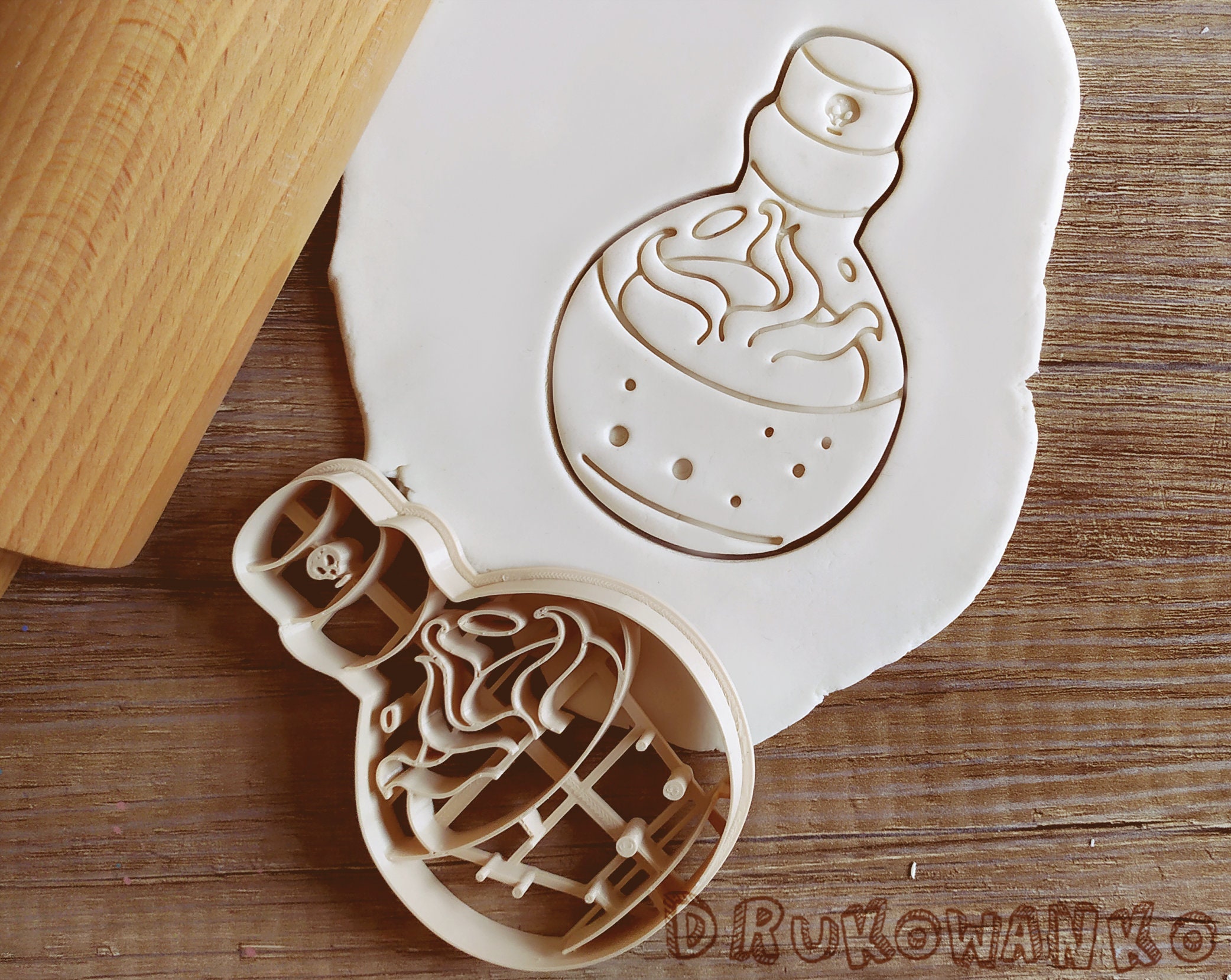Love Potion cookie cutter, biscuits cutters valentine's day witchcraft  witch philtre wizard occult magical bottle spells heart, Fondant Cutter, Clay Cutter