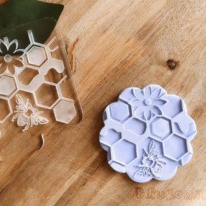 Bee Hive Honey Honeycomb - Embosser Stamp for cookies, Cake Decorating, Deboss, Fondant, Cupcakes