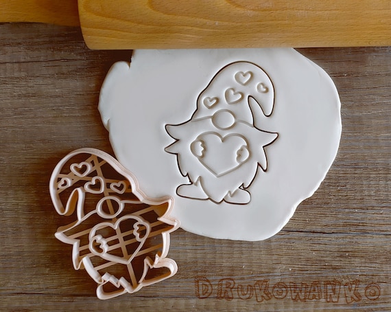 Gnome Large heart Valentine cookie cutter – Cheerful Cookie Cutters