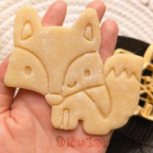 Dolce volpe seduta Personaggio dei cartoni animati anime Foresta di animali selvatici Dolce cacciatore Tagliabiscotti Pasticceria Fondente Pasta Biscotto
