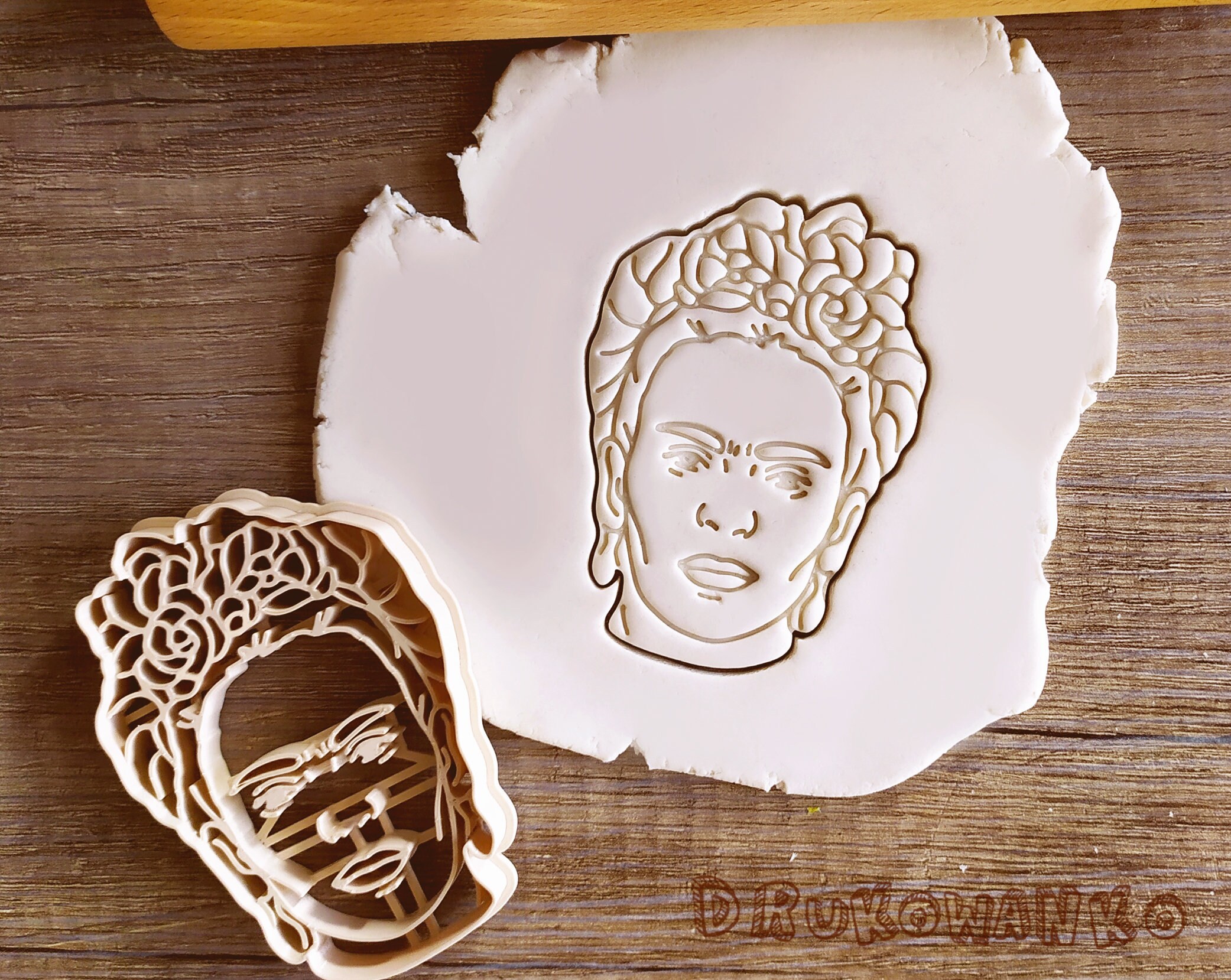 Art Frida Kahlo Portrait Beautiful Famous Cookie Cutter Pastry Fondant  Dough Biscuit -  Israel