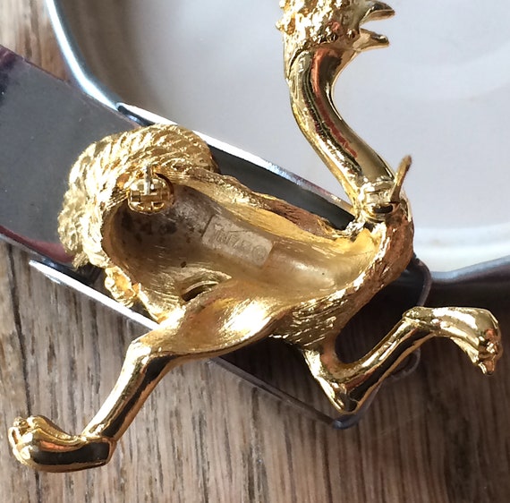 Trifari 60's/70's Ostrich Brooch, "Gold" Plated T… - image 10