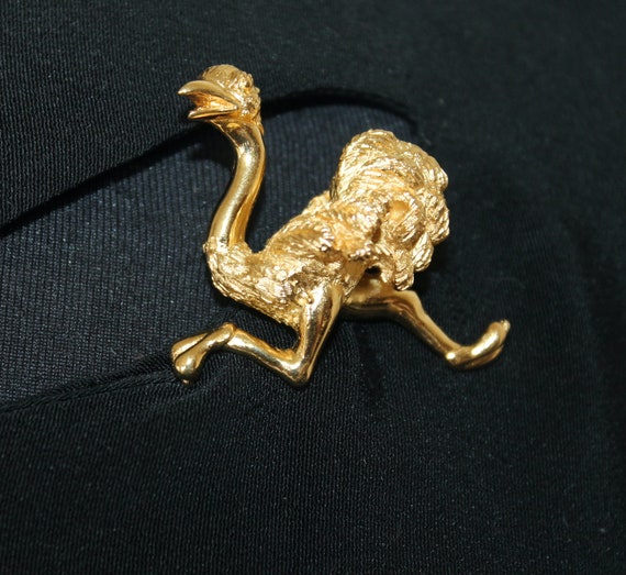 Trifari 60's/70's Ostrich Brooch, "Gold" Plated T… - image 5