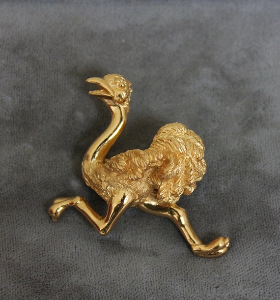 Trifari 60's/70's Ostrich Brooch, "Gold" Plated T… - image 2