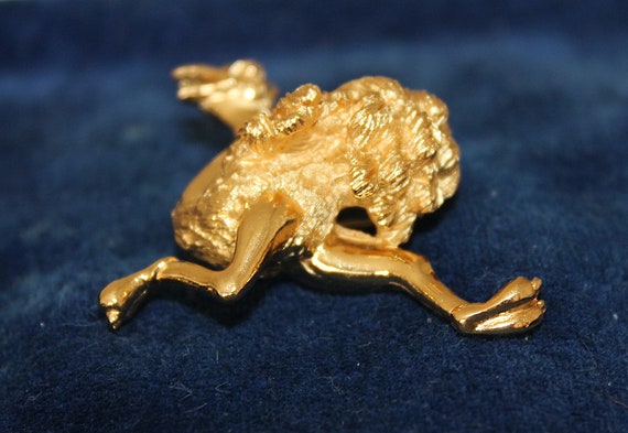 Trifari 60's/70's Ostrich Brooch, "Gold" Plated T… - image 4