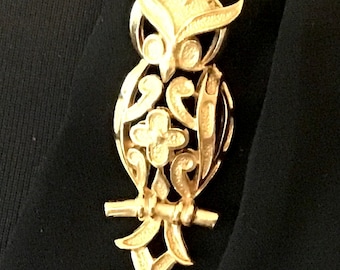 Trifari-uilbroche jaren 1970, goudkleurige figuurpin