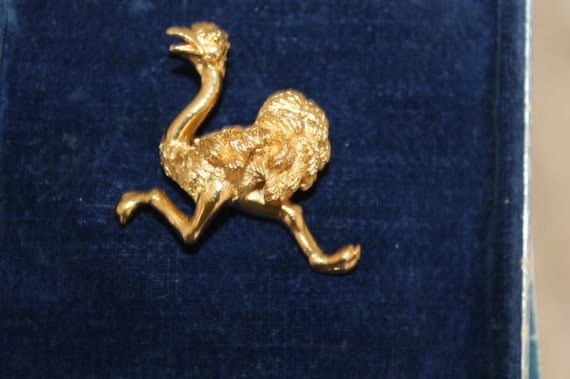 Trifari 60's/70's Ostrich Brooch, "Gold" Plated T… - image 8