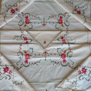 Vintage unused tablecloth , hand embroidered cross stitch and crochet tablecloth, with 6 napkins
