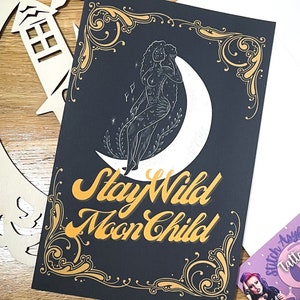 ムーンチャイルドグリーティングカード | パーソナライズされた手描きのStay Wild Free Witchy Witch Natural Nature 美しい女性 フェミニズム クリスタル スピリチュアル