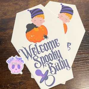 Baby-Fledermaus Grußkarte | Baby party Schwangerschaft Anzeige Geburtsgeschenk Druck Geschenk goth Babys gothic Mama einzigartig Sarg schlafender Kürbis