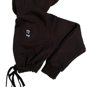 Jungfrau Sternzeichen / Astrologie Zeichen Kurz Hoodie mit verstellbarer Taille