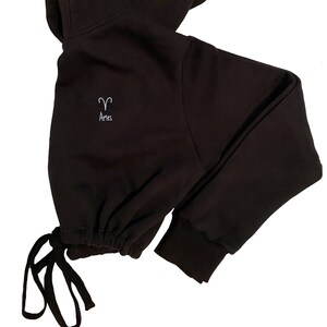 Widder Sternzeichen / Astrologie Zeichen Kurz Hoodie mit verstellbarer Taille