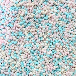 MIX * Ø 2 mm * Rocailles * 50 g (80,00 EUR/chilo) * Mix artigianale * 12/0 * bianco * giallo crema * rosa tenue * blu acqua