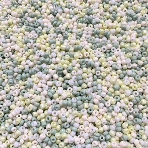 MIX * Ø 2 mm * Rocailles * 50 g (80,00 EUR/chilo) * Mix artigianale * 12/0 * verde lime * bianco vaniglia * verde lanugine * bianco * MIX022.1