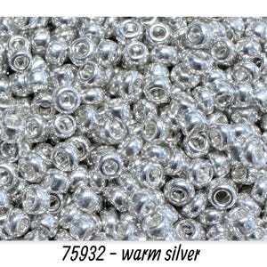 Ø 2 mm • Rocailles 12/0 • perle di vetro • 25 g • circa 800 pezzi • argento caldo • (80,00 EUR/chilo) • n. art. 75932