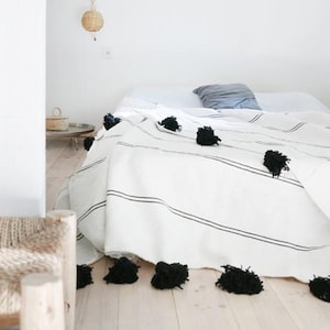 Cotton Moroccan Blanket,bedroom blanket,moroccan pompom blanket,moroccan throw blanket,bed spread, woven blanket, bed throw with tassel
