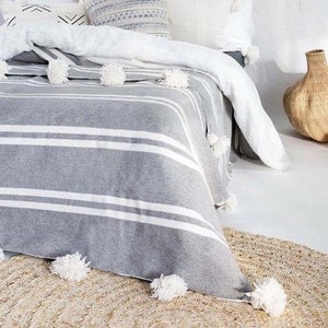 Cotton Moroccan Blanket,bedroom blanket,moroccan pompom blanket,moroccan throw blanket,bed spread, woven blanket, bed throw with tassel