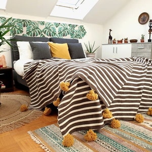 Cotton Moroccan Blanket,bedroom blanket,moroccan pompom blanket,moroccan throw blanket,bed spread, woven blanket, bed throw with tassel