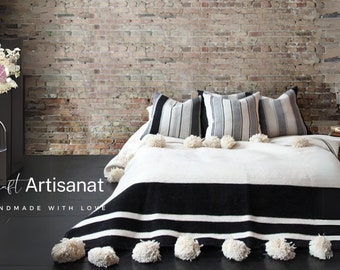 Moroccan pom pom throw blanket,bohemian decor bedcover, blanket sofa, pom pom blanket, Throw Blanket With Tassels