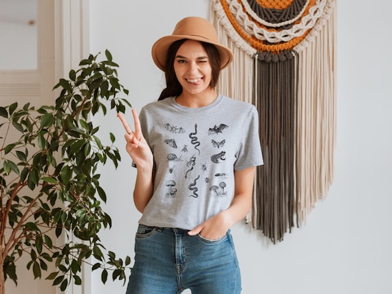Goblincore Shirt Gobincore Clothing. Goblincore aesthetic. Line art toads Snails Slugs Snake Spiders Boho Hippie Gift. On trend gift shirt