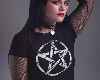 Ropa gótica para centros comerciales. Ropa gótica tradicional. Ropa gótica de tallas grandes. Camisetas góticas. Regalos para góticos. Ropa gótica para hombre y mujer. Ropa alternativa.