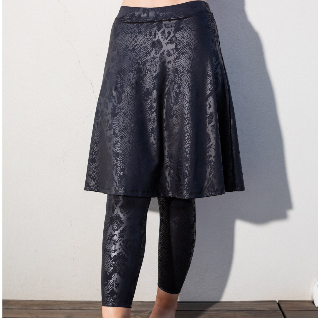 PLUS SIZE Snakeskin Embossed High Waisted Leggings With Skirt