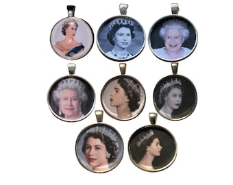 Queen Elizabeth Pendant: Silver Plated QE2 Memorabilia