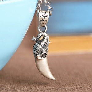 Pendentif dent de loup en argent sterling, breloque dent de loup, bijoux dent de loup, pendentif Be Brave, collier dent de loup, cadeau unique pour homme