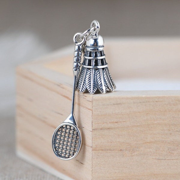 Breloque de badminton en argent sterling, breloque de raquette en argent, breloque de sport, pendentif de badminton, cadeau de badminton, porte-clés de badminton, breloque de volant