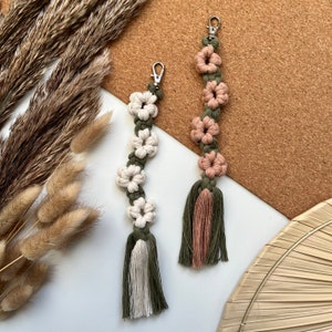 Llavero boho hecho a mano con flores: idea de boda, regalo de boda, regalo de damas de honor, baby shower, invitados a la boda.