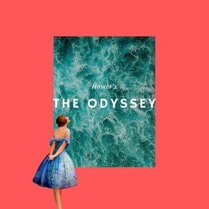 Könnte beinhalten: Eine Frau in einem blauen Kleid schaut auf ein Buchcover mit einem türkisfarbenen Ozean im Hintergrund. Das Buchcover trägt den Titel "Homer's THE ODYSSEY".