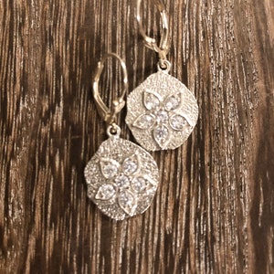 925 Sterling Silver snowflake charms with zircon and 925 sterling fleur de lis clasps