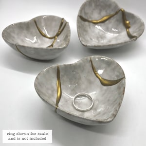 Kintsugi Heart Gray Ceramic Broken Heart Trinket/Ring Holder | Heart Shaped Kintsukuroi Dish | Jewelry Pot | Ring Holder | Zen Wabi Sabi Art