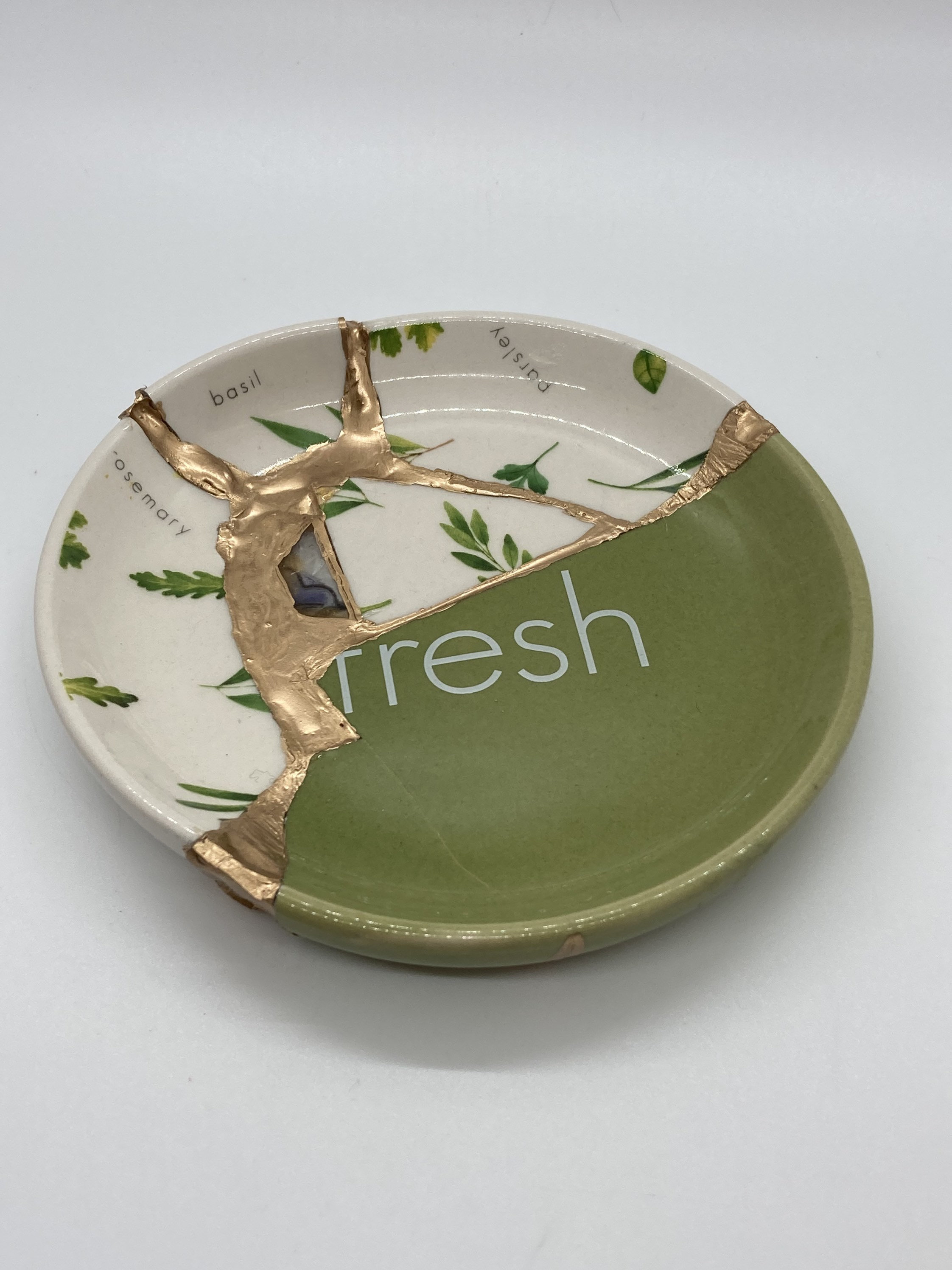 Makienaoshi Kintsugi - Herb Gold Kintsukuroi Gold Repaired Ceramic