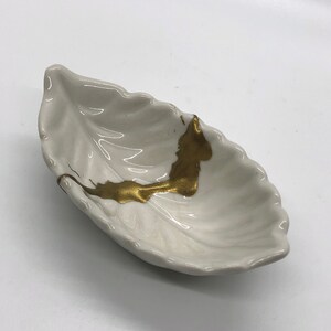 Zero Waste Decor | White Leaves Small Trinket Dish | Modern White Ceramics with Kintsugi Gold Repair | Kintsukuroi | Modern Decor | Ceramic