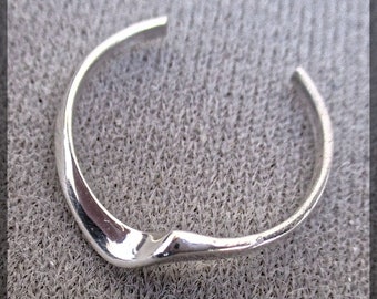 Sterling Silver Toe Ring "Wave" Style. 14mm