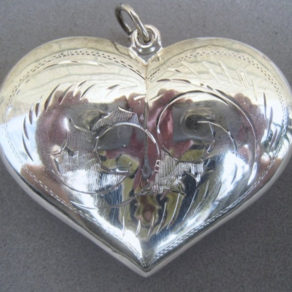 Vintage Sterling Silver Etched pattern Puffed Heart. Thailand. PH230E-SS