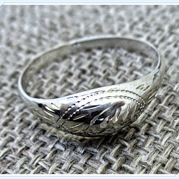 Vintage, Classic Sterling Silver Etched "Dome" ring from Thailand. (RT15S-SS)