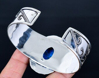 BLUE BLUE（ブルーブルー）イカリ　バングル　925 Oval Shape Blue Turquoise Gemstone: 925 Sterling Silver Cuff