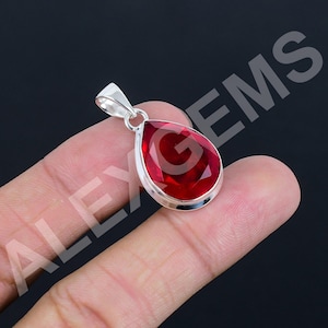 Colgante de rubí facetado en forma de pera: piedra preciosa de plata de ley 925