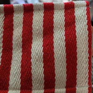 Handgefertigte, weiß-rot gestreifte Tischdecke aus gewebter Baumwolle für Hochzeiten und Feste, individuelle Größe