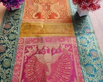 ボヘミアン ピーコック シルク ブロケード テーブルランナー、インド風パッチワーク装飾 (16x60'')
