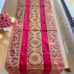Roter Seidenbrokat-Tischläufer - indische Hochzeitsdeko, Mandala-Blumendruck (16x60)