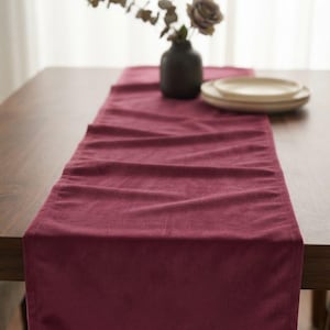 Burgundy Velvet Table Runner – Elegant Table Decor