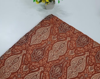 Tela brocada de seda india cortada a medida, jacquard para confección artesanal.