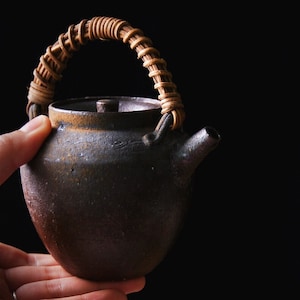 250-300ml Handmade Pottery Kettle /Alcohol &Charcoal Stove Kettle with Natural Rattan Handle