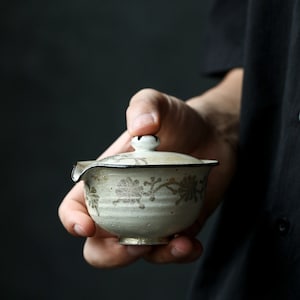 140ml Jingdezhen Handmade White Engobe Houhin with Silver Flower