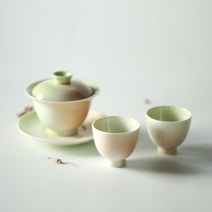 130-140ml Kiln Transmutation Apple Pink Porcelain Gaiwan,Thin and Light Ceramic Gaiwan